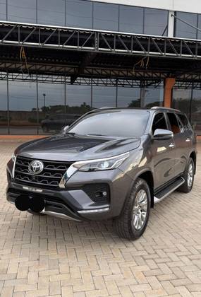 TOYOTA HILUX SW4 2.8 D-4D TURBO DIESEL SRX 7L 4X4 AUTOMÁTICO